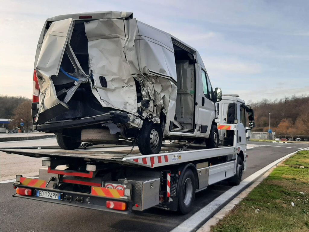 Rottamazione auto Gratis a Roma: Veniamo a prendere il veicolo da rottamare e avrai un servizio tutto incluso Gratis!